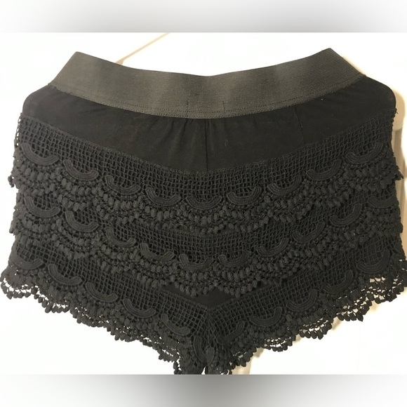 Ruffle Layered shorts - Picture 2 of 6